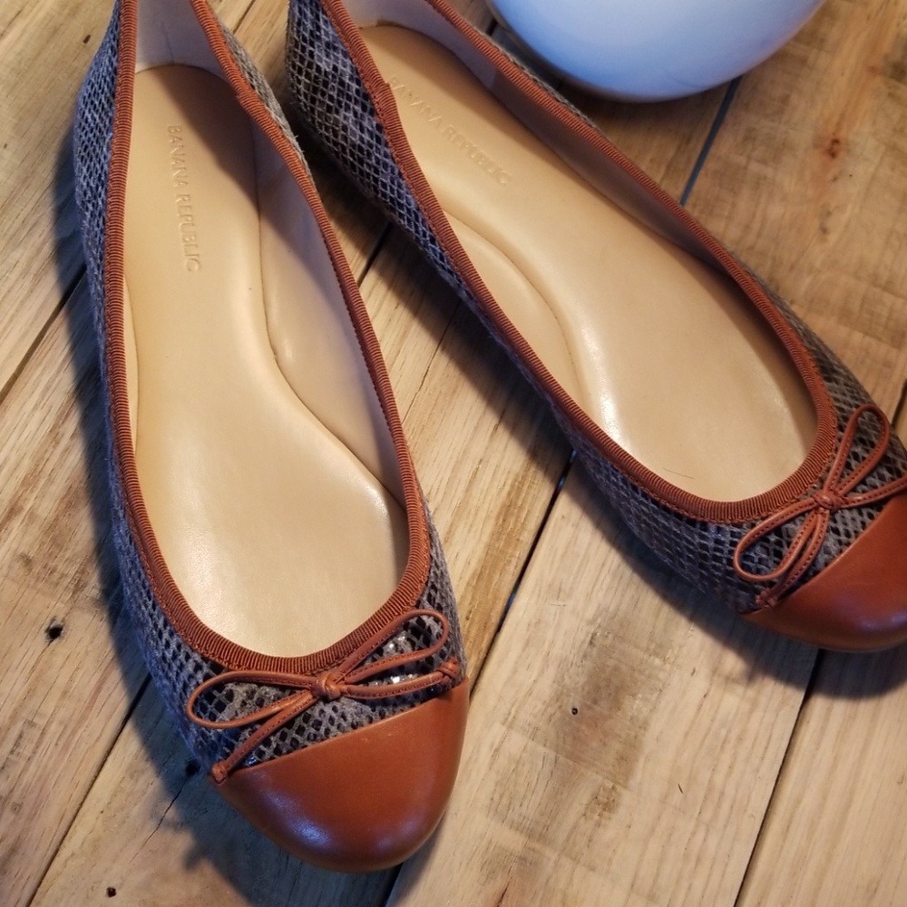 Banana Republic slip on shoes